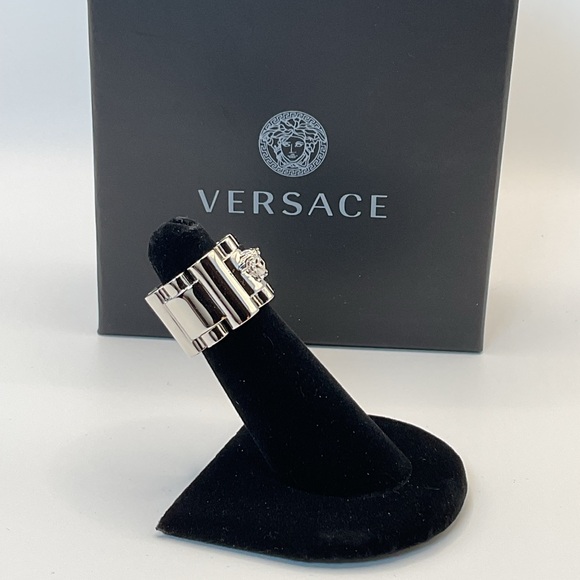 Versace Silver Medusa Head Chunky Ring - Picture 4 of 14